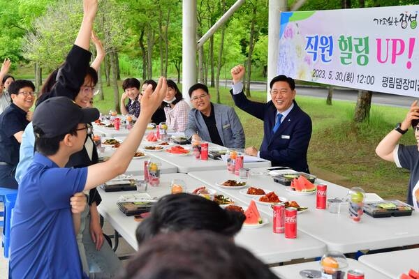 [포토] 장성군 평림댐 장미공원 “꽃의 여왕 장미 보러 오세요” 이미지 5