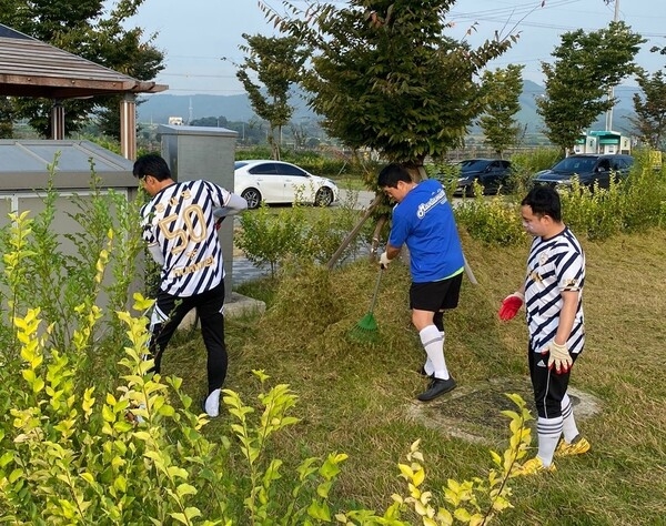 [포토] 장성군 삼계고성FC(에프씨), 환경정화 봉사 이미지 2