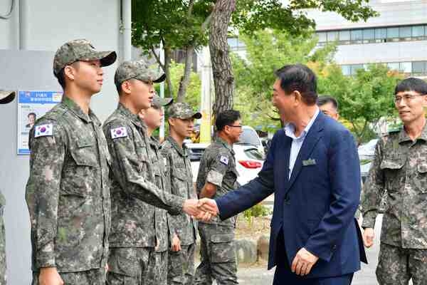 장성군 “김한종 장성군수, 추석 연휴 현장 근로자 격려” 이미지 3