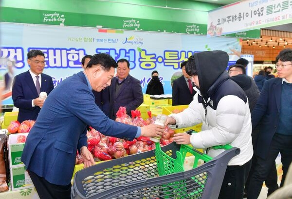 “서울, 장성, 광주, 목포 찍고!” 장성군, 농특산물 판촉행사 ‘눈에 띄네’ 이미지 2