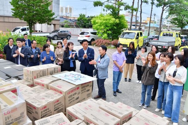 장성군 “LG생활건강, 대중소기업‧농어업협력재단, 장성군 농업인에 생필품 전달” 이미지 1