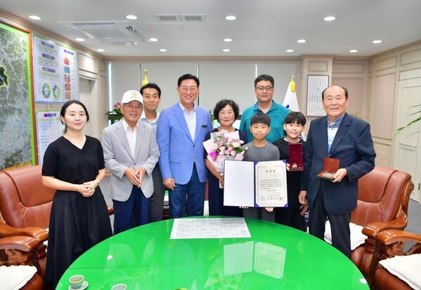 장성군, 고(故) 박기성 6‧25 참전용사에 화랑무공훈장 전수 이미지 1