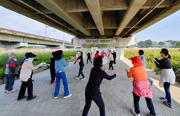 장성군 야외신체활동 프로그램 ‘건강 업고 뛰어!’ 호응 이미지 3