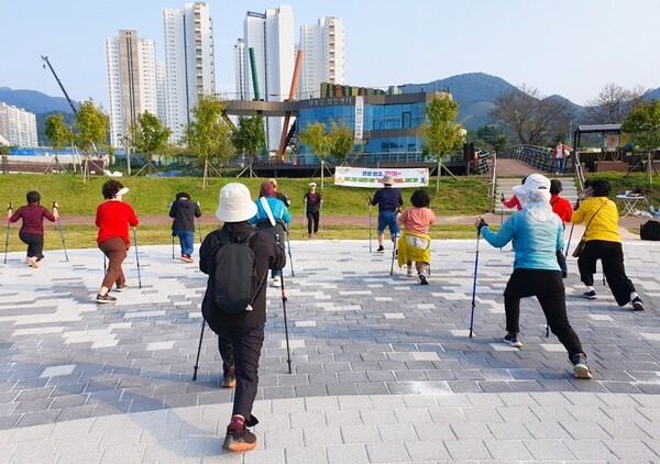 장성군 야외신체활동 프로그램 ‘건강 업고 뛰어!’ 호응 이미지 1