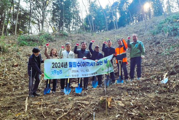 [포토] 꿀벌 생태계 복원 앞장… 밀원수 1700여 그루 식재 이미지 2