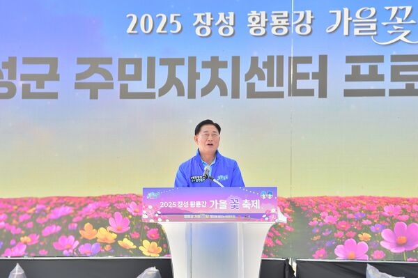 [축제 스케치] 장구 치고, ‘댄스’ 추고… 장성군 주민자치센터 프로그램 발표회 열기 ‘후끈’ 이미지 2