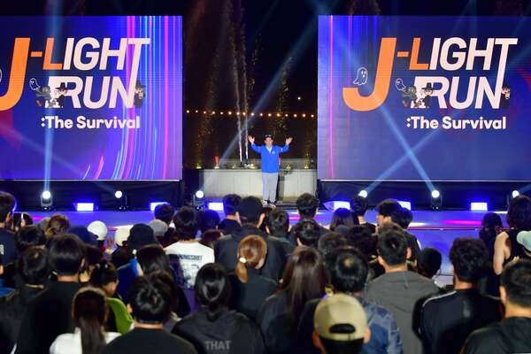 좀비, 저승사자, 오케스트라 공연… 장성군 황룡강 가을꽃축제, 대중문화 중심에 서다 이미지 3