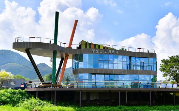 계절꽃 피는 장성군 황룡강에 ‘작은 도서관’ 문 연다 이미지 1