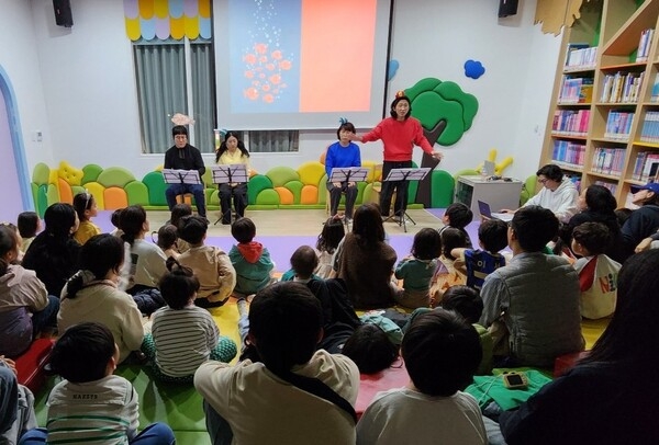 “4월에는 온 가족이 독서를!”… 장성군, 도서관 주간행사 ‘풍성’ 이미지 2