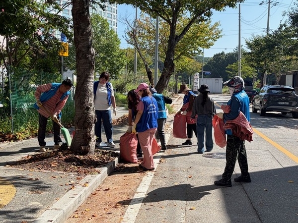 장성군 삼계면, 생활체육대축전 성공 기원 환경정화 나서 이미지 1