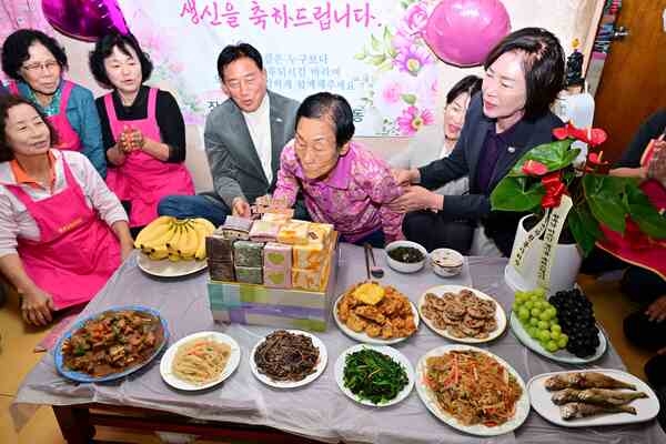 장성군 “열심히 살아오신 세월, 존경합니다” 이미지 1