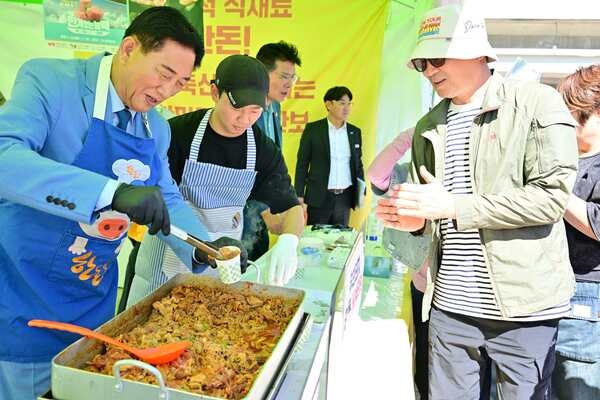 [포토] 장성군 “최고의 황룡강 가을꽃축제 선사”  이미지 2