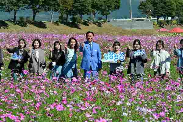 [포토] 장성군 “최고의 황룡강 가을꽃축제 선사”  이미지 3