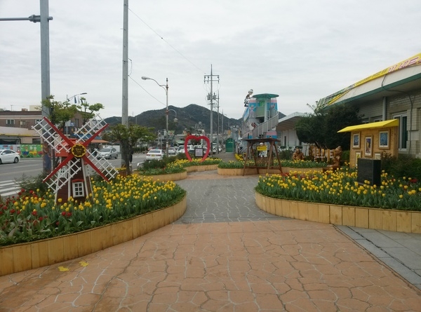 꽃과 장독대 이미지 1