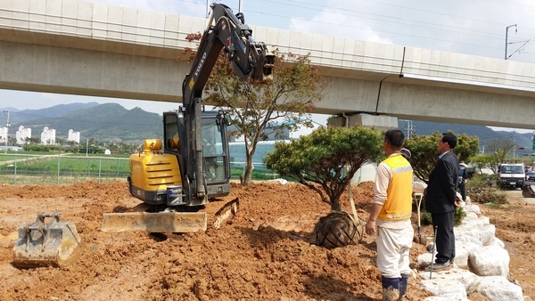 황룡 청년회와 함께한 장산리 옐로우 소공원 조성 과정 이미지 2