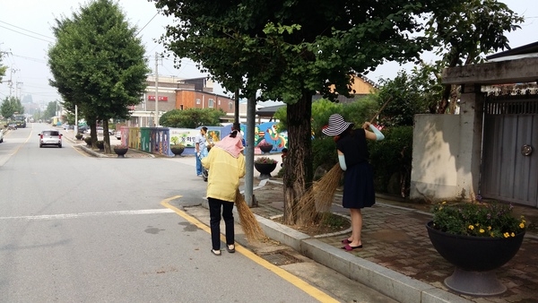 옐로우시티는 깨끗한 거리 만들기로부터 이미지 1