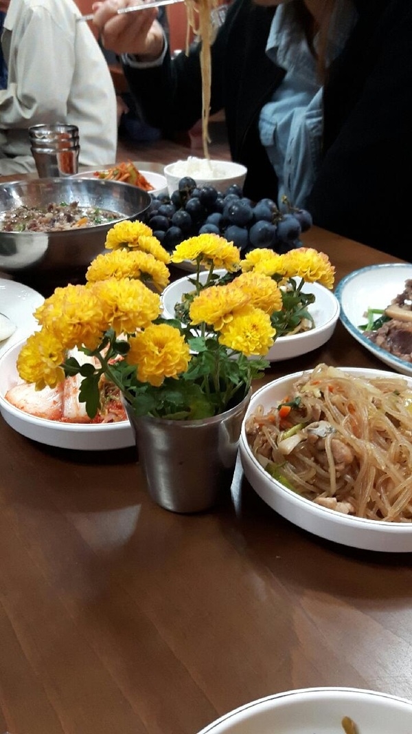 오늘 점심 자풍마을에서 발견한 노란 국화꽃♡ 이미지 1