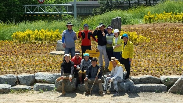 장성군 자율방범연합회, 옐로우시티 꽃동산 가꾸기♥ 이미지 1