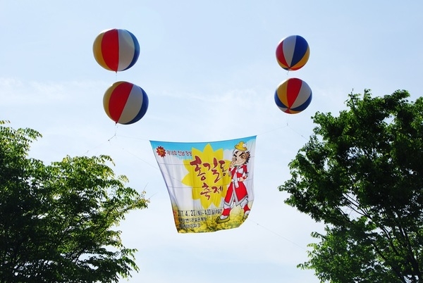 강변의 유채꽃