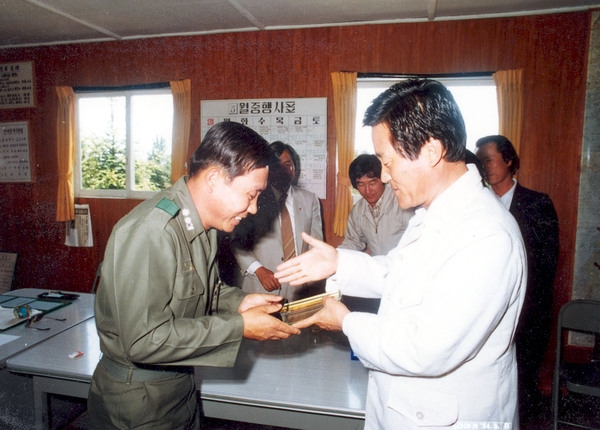 김옥현군수 감사패전달