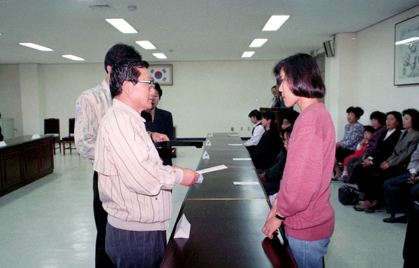 새마을지도자 장학금 전달