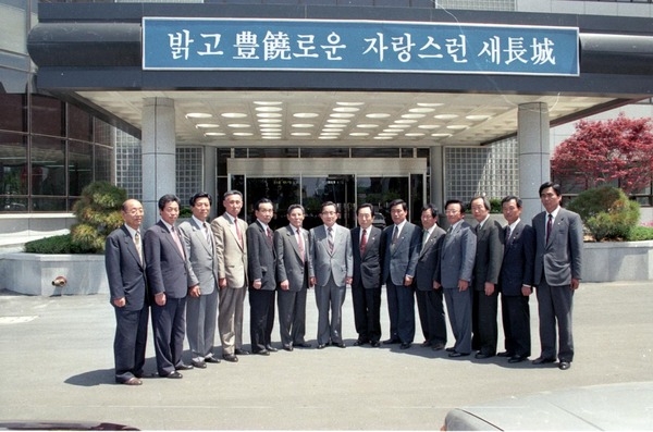 박래관 군수 군의원 기념 촬영