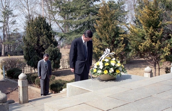 김정환 군수 충혼탑 참배