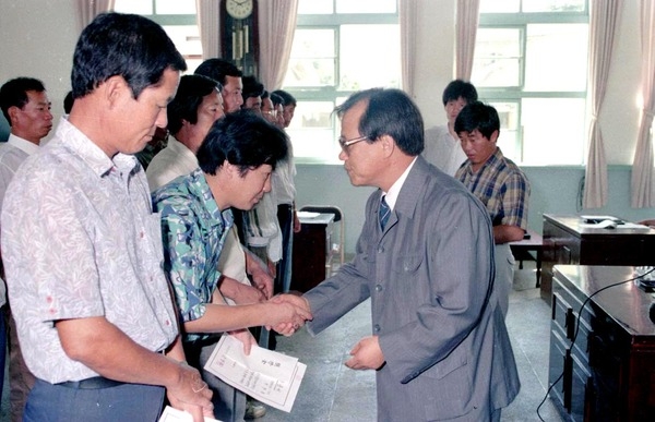리.동장 자녀 장학금 지급