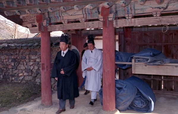 고경주군수 고산서원분향