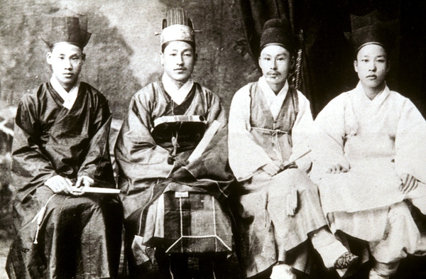 한국의옛날모습(학자,관리,궁중관리등)