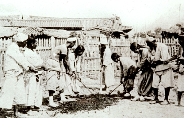 한국의옛날모습(가래질하는남자들)