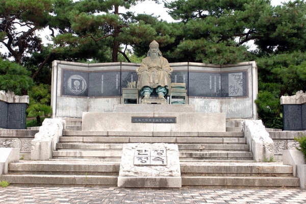 하서 김인후선생 동상