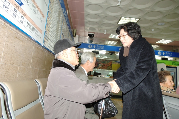 설명절 귀성객 안내소 방문