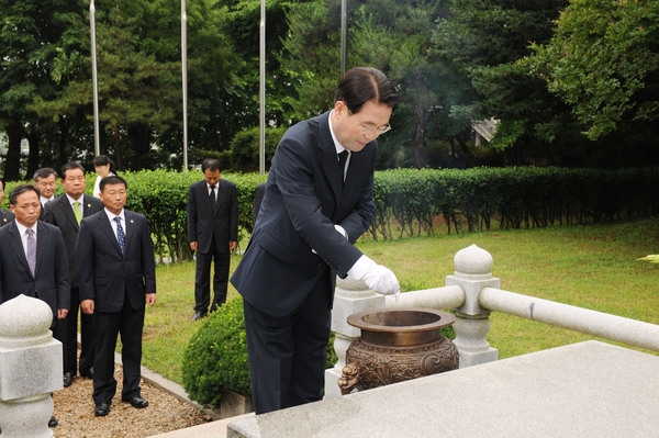 제37대 김양수 장성군수 취임 충혼탑 참배