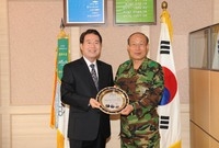 윤광섭 육군보병학교장 방문