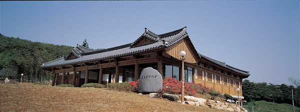 장성 관광사진전(홍길동 생가 전시관)