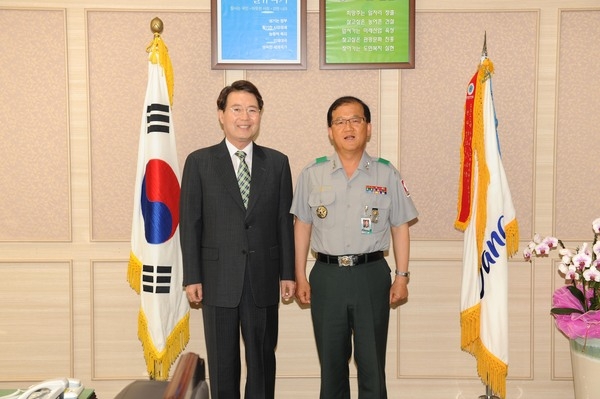신동만 포병학교장 방문