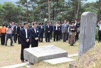 김황식 국무총리 백비 참배