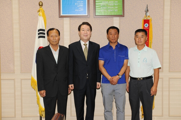우리군 출신 김용율 펜싱 국가대표 총감독 방문