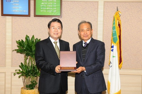 심평송씨문중 감사패 전달