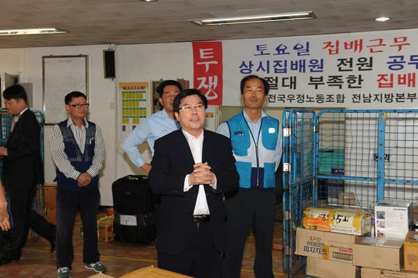 제38대 유두석 장성군수 취임 우편 집배원 격려
