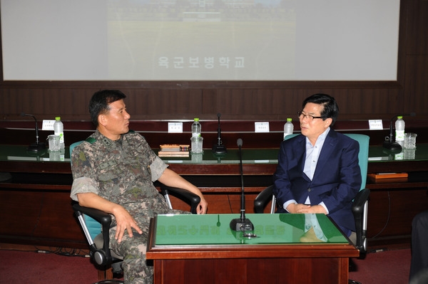 상무대 보병학교 방문