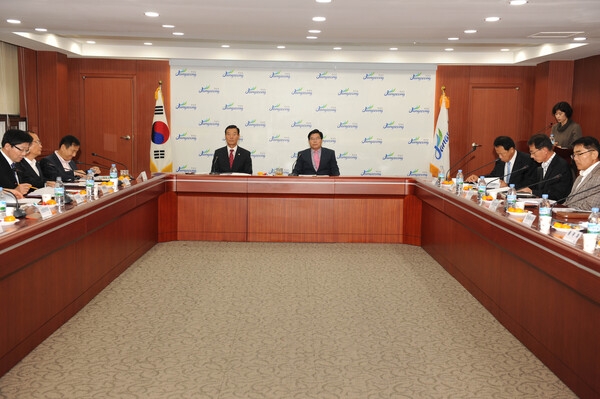 청소년 수련관 용역 보고회