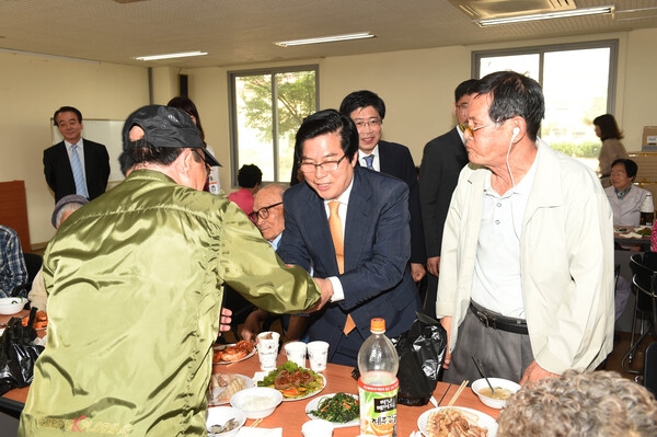 장성읍 사랑의집 어버이날 행사