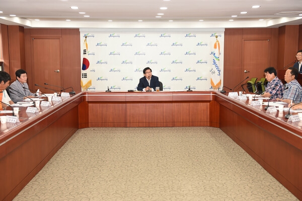 2015년 2/4분기 이장 협의회장과 간담회