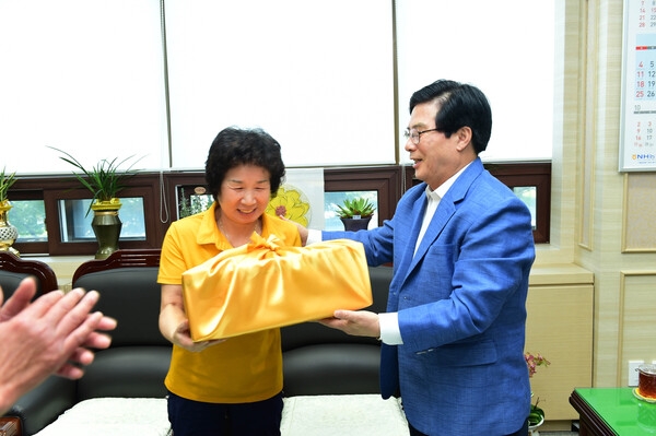 청소,수로원,무기계약직 추석선물 전달