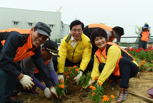 반구다리 꽃 식재 및 격려