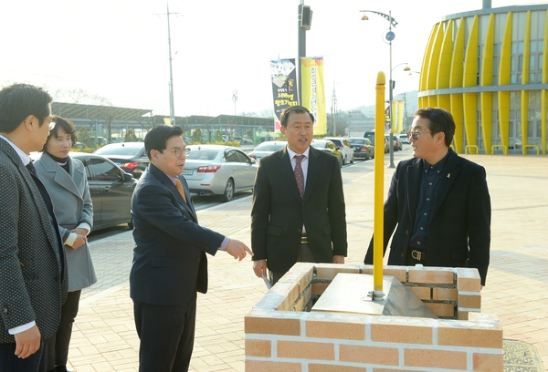군수님 청소년수련관 인도공사 점검