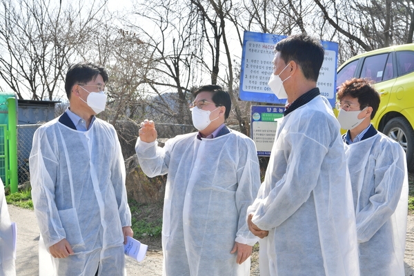 김영록 도지사 북일면 성산종돈장 방문