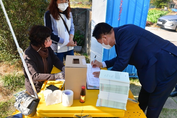 숲속의 시와 그림전 격려